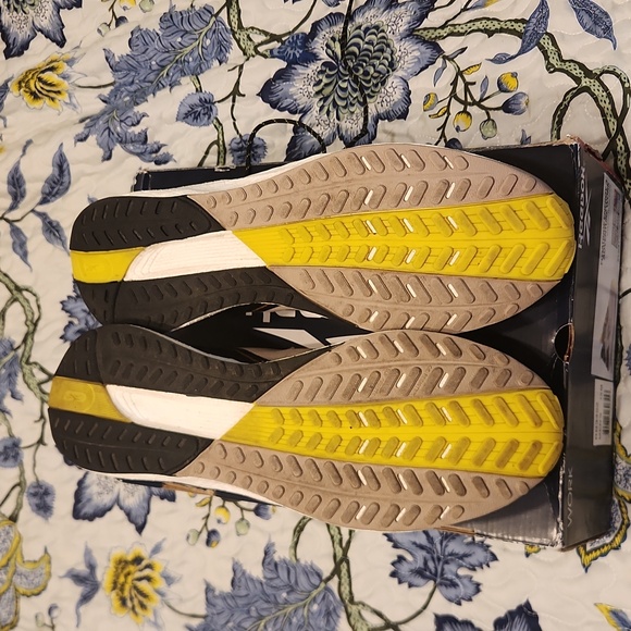 New in Box reebok floatride - Picture 6 of 10